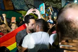 Manifestação na Bienal do Livro pede liberdade de expressão contra a censura. Reprodução: Globo