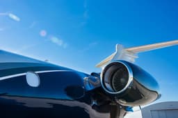 Jato particular em foco enquanto Senado debate reabertura do governo. Legenda da imagem. Reprodução: Retorno do item 11