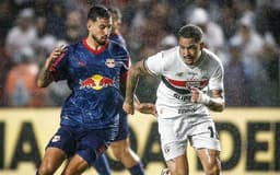 Bragantino vence São Paulo após pênalti, duelo equilibrado na Vila. Legenda da imagem. Reprodução: Retorno do item 11