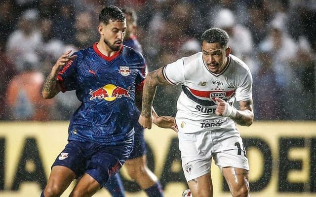 Bragantino vence São Paulo após pênalti, duelo equilibrado na Vila. Legenda da imagem. Reprodução: Retorno do item 11