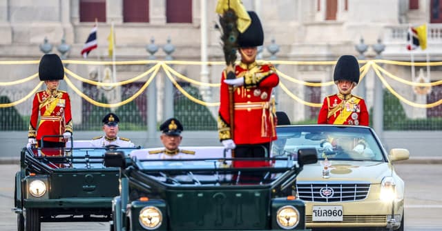 A corte da Tailândia emitiu mandado de prisão contra acadêmico americano por insulto à monarquia. Reprodução: Reuters