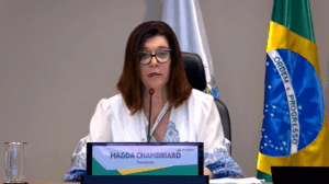 Magda Chambriard, presidente da Petrobras, fala sobre isenção de tributos e preço da gasolina.