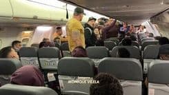 Torcedor do Athletico protesta e discute dentro do avião após derrota contra o Volta Redonda.; Legenda da imagem. Reprodução: Globo.
