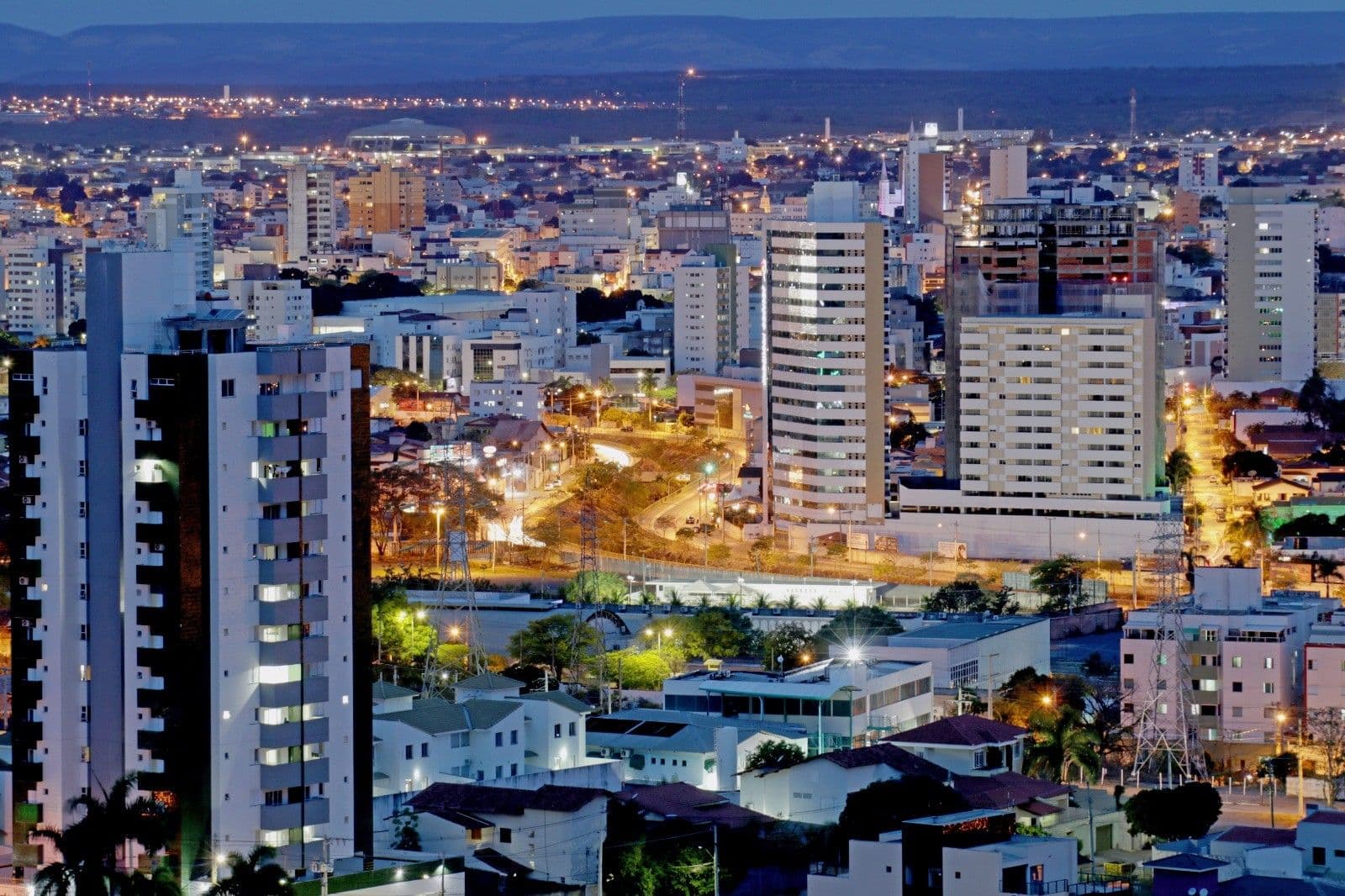 Entardecer em Montes Claros reflete economia aquecida com 1.558 novas empresas em 2025. Legenda da imagem. Reprodução: Retorno do item 11