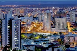Entardecer em Montes Claros reflete economia aquecida com 1.558 novas empresas em 2025. Legenda da imagem. Reprodução: Retorno do item 11