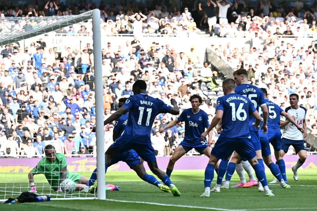 Tottenham vence Everton e se salva de rebaixamento no Inglês