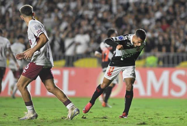 Time não consegue manter o mesmo desempenho e sofre com dificuldades na sequência de jogos. Reprodução: Globo