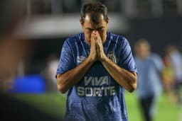 Carille Reflete sobre Passado no Santos em Confronto