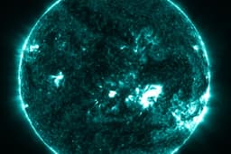 Modelo de IA da IBM revela detalhes impressionantes de uma erupção solar. Legenda da imagem. Reprodução: Gizmodo