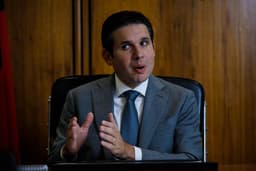 Hugo Motta muda de foco após declaração sobre 8 de janeiro