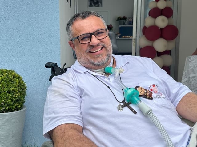 Fiéis fazem corrente de oração pela saúde do padre Márlon Múcio, internado com doença rara. Reprodução: Globo