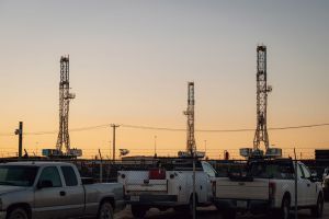 Petróleo brent passa a cair forte após bater US$ 126 com preocupações sobre EUA e Irã