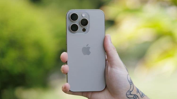Apple enfrenta queda nas vendas por atrasos em IA