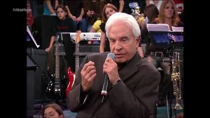 Serginho Groisman presta uma homenagem a Cid Moreira. Legenda da imagem. Reprodução: Retorno do item 11