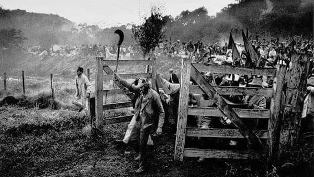 Acordo encerra conflito agrário histórico no Paraná, registrado por Sebastião Salgado.. Reprodução: G1