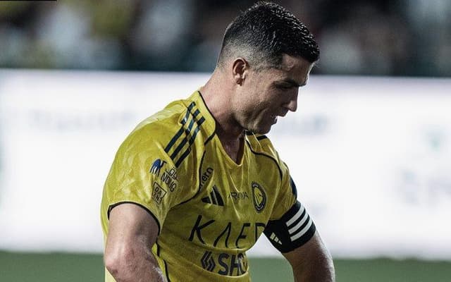 Cristiano Ronaldo marca pênalti, mas sua equipe fica com o vice na Supercopa Saudita. Reprodução: iG Esporte