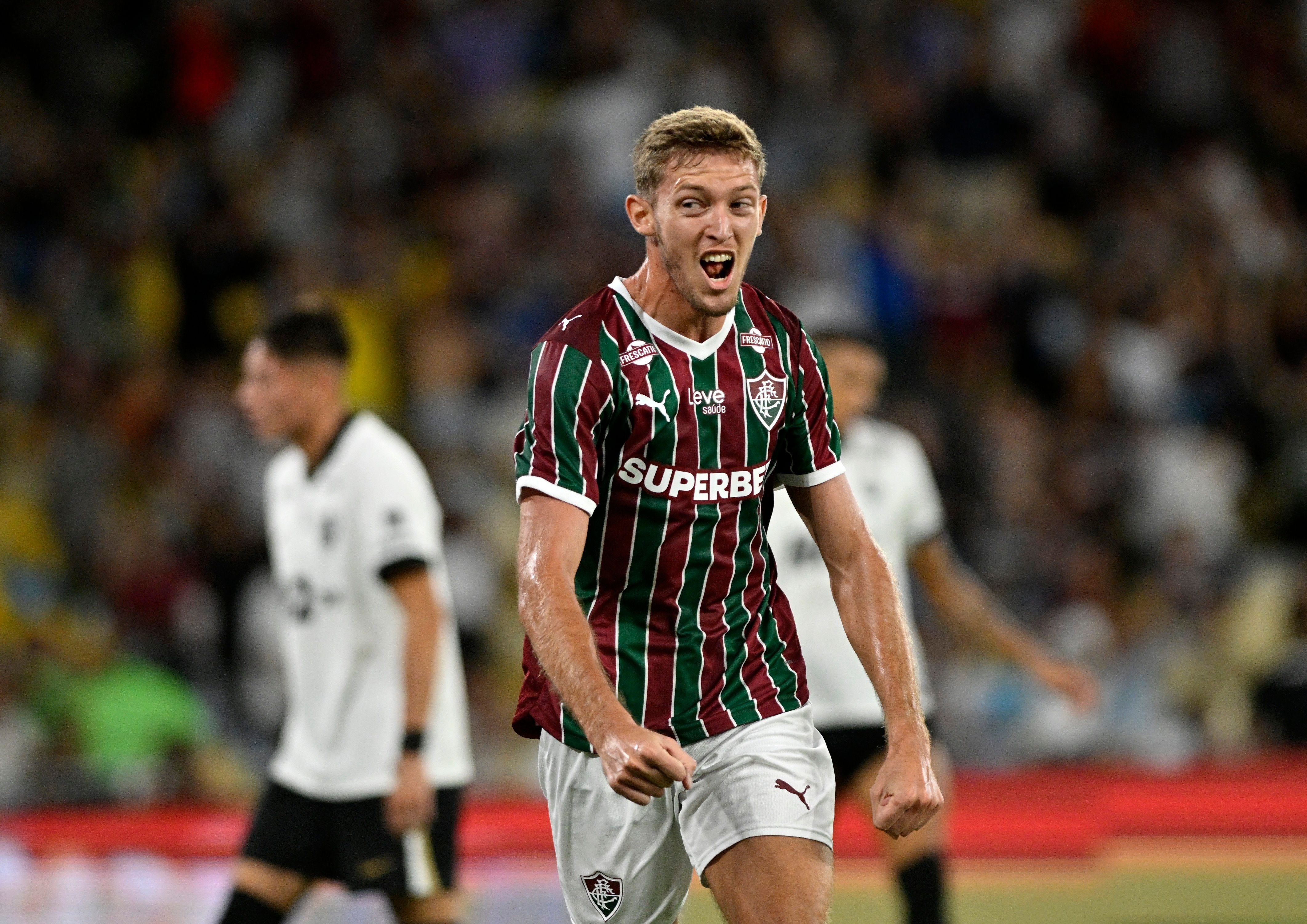 [Zubeldía parabeniza Castillo pela estreia como titular com gol pelo Fluminense.]. Reprodução: Ge