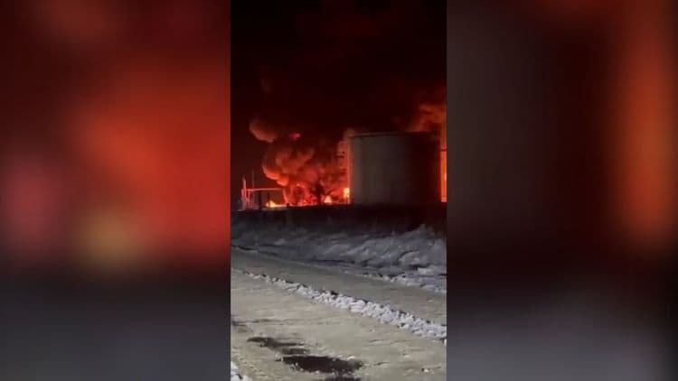 Drone ucraniano provoca incêndio em depósito na Rússia