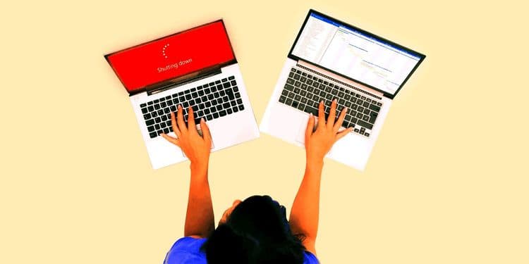 Americana desenvolvendo multitarefas em dois empregos remotos, buscando estabilidade financeira. Reprodução: Business Insider