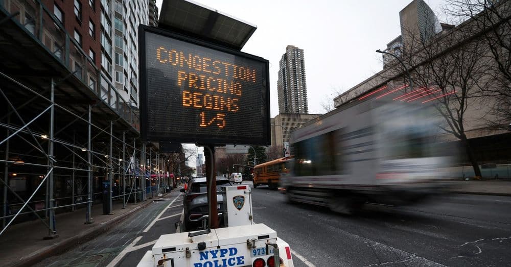 Nova York busca bloquear o fim do programa de tarificação de congestão liderado pela administração Trump. Reprodução: Reuters