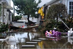 Casas inundadas em um bairro do Brooklyn após o furacão Sandy. Reprodução: Gizmodo