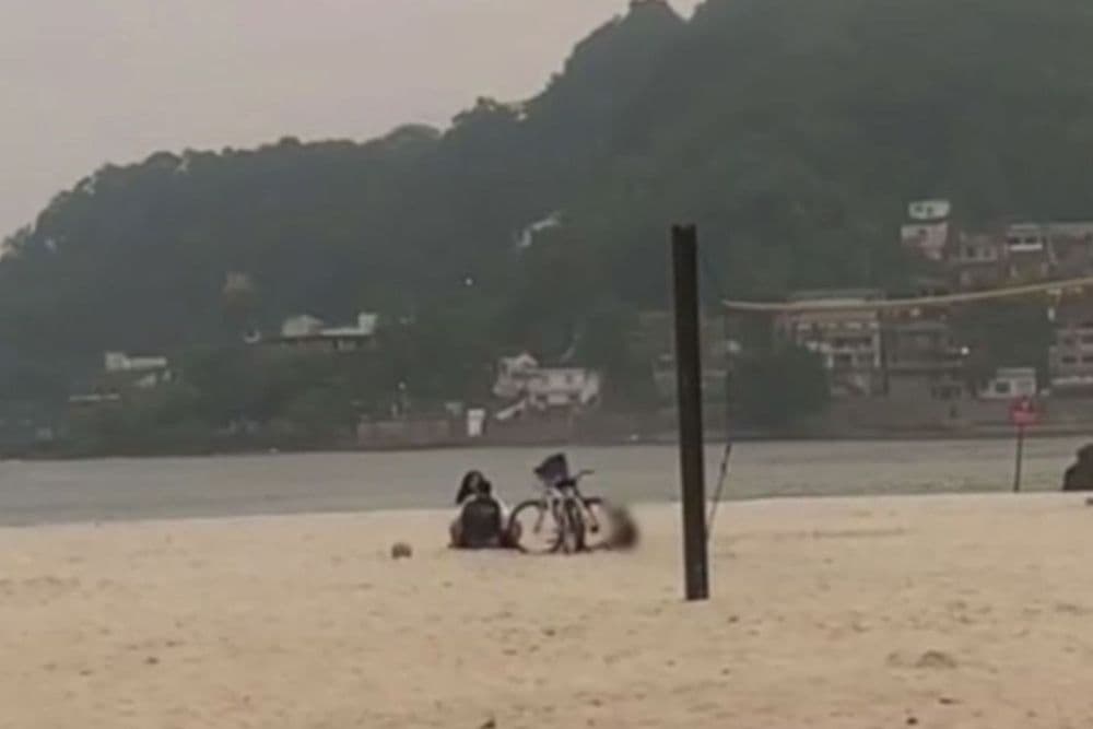 Casal em moto aquática gera alerta sobre riscos e legalidade