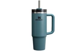 A Stanley Quencher em promoção com 40% de desconto no Amazon.; Reprodução: Gizmodo