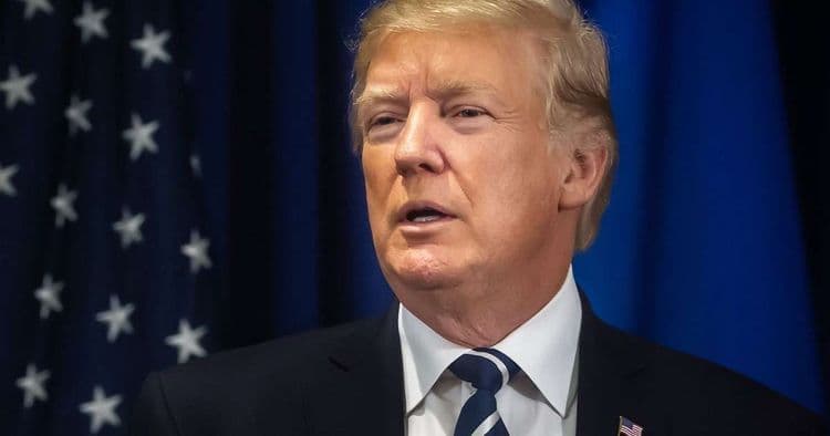 Trump aciona Suprema Corte para demissão de funcionário público