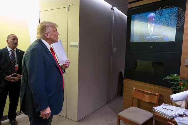 Trump assiste, atento, ao discurso de Lula na ONU; os dois se cumprimentam e marcam encontro na semana que vem. Reprodução: Retorno do item 11