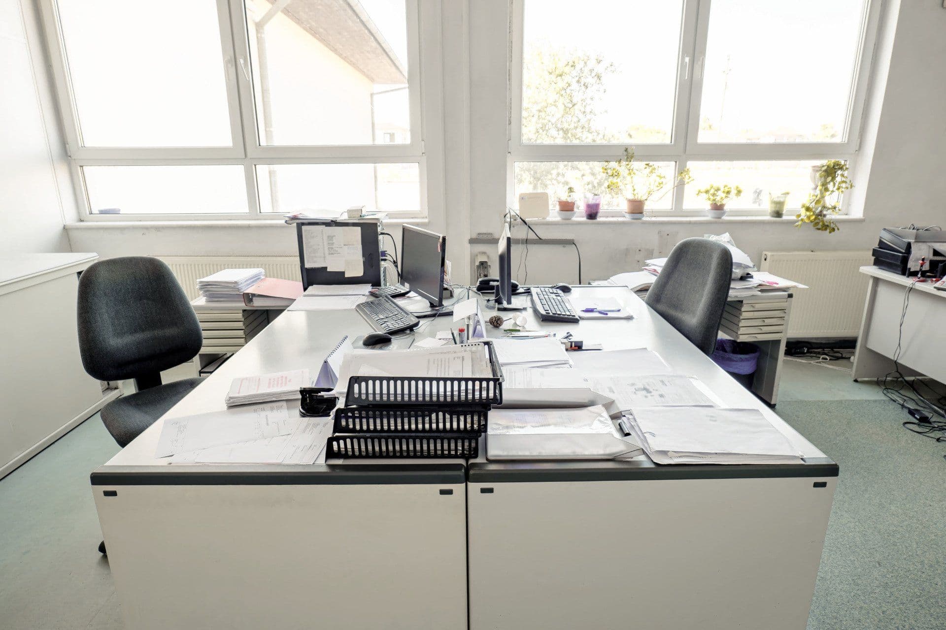 Funcionários de mais de 100 empresas relataram maior satisfação ao trabalharem menos horas sem redução salarial. Reprodução: Gizmodo