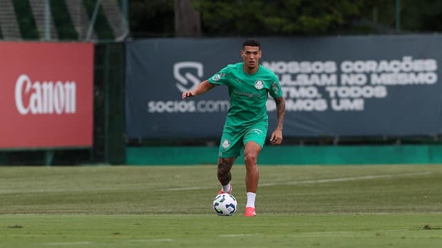 Zagueiro do Palmeiras refuta empréstimo de clube carioca e só considera saída caso seja venda definitiva. Reprodução: Globo