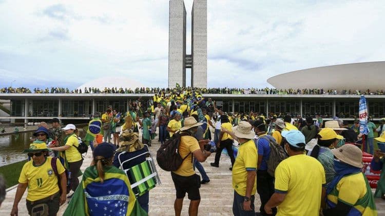 Proposta de redução de penas é discutida, mas exclui ex-presidente e aliados no caso de 8 de janeiro. Reprodução: iG.