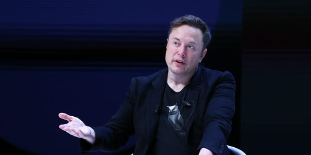 Elon Musk anuncia nova empresa de IA chamada Macrohard, voltada para simular operações de software. Reprodução: Business Insider