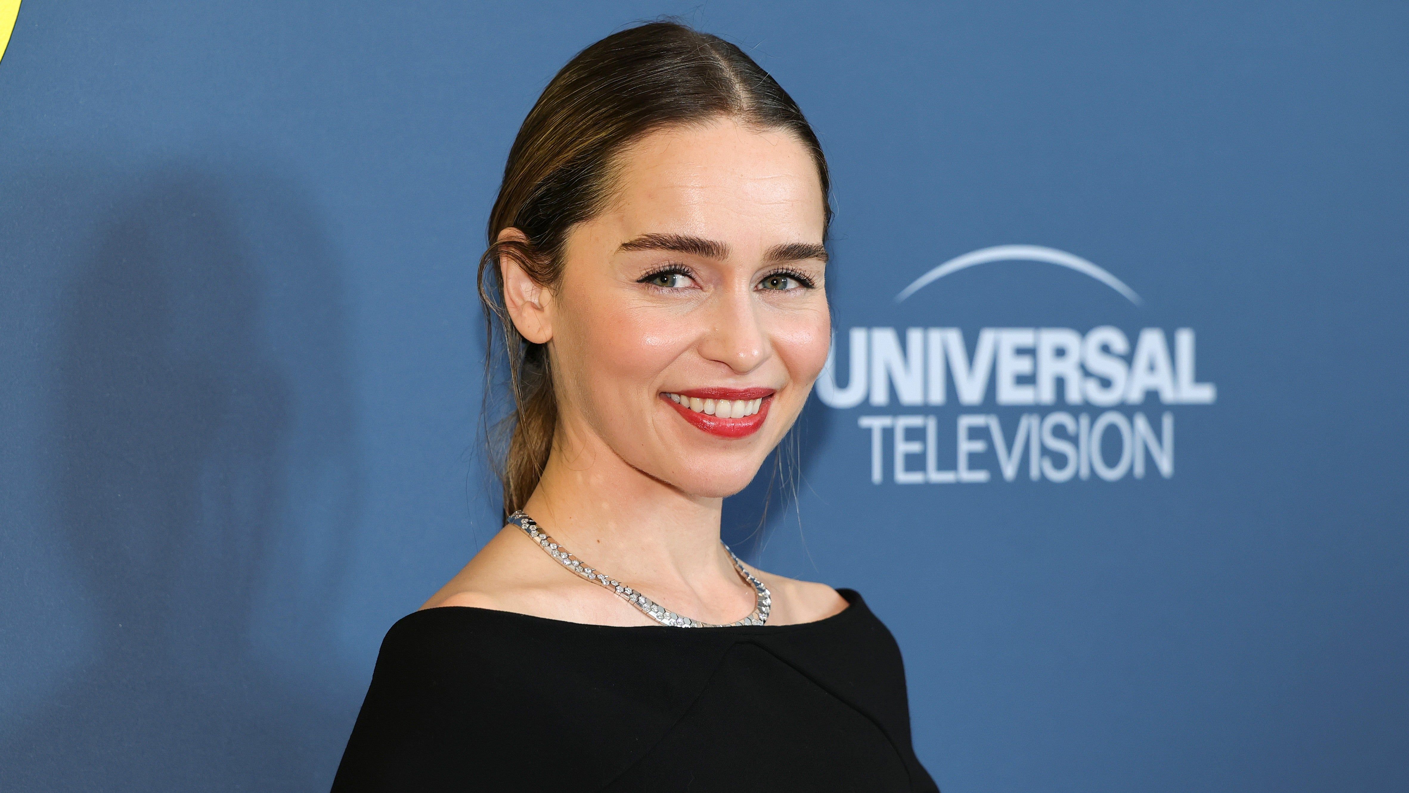 Emilia Clarke diz que não teve controle sobre a personagem Daenerys em Game of Thrones