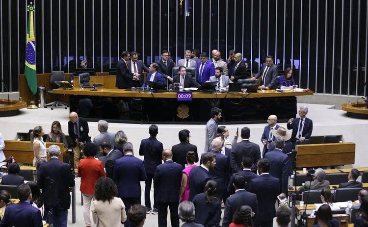 Partido de Jair Bolsonaro continua obstrução, mas enfrenta falta de apoio. Reprodução: Globo