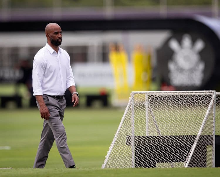 Treinador do Corinthians é escolhido para fortalecer o vestiário da equipe. Reprodução: Globo