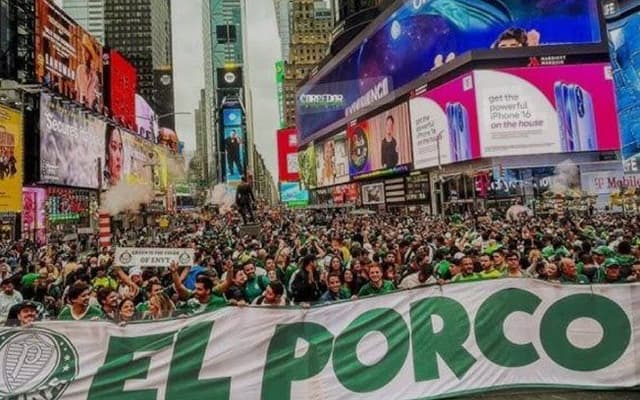 Torcida do Palmeiras expressa confiança no Mundial, enquanto rivalidades alimentam piadas nas redes sociais. Reprodução: Esporte IG
