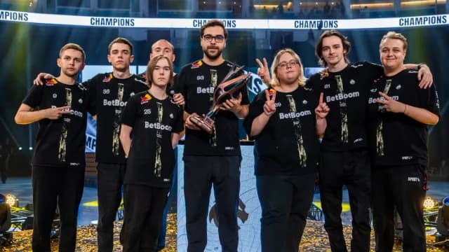 Equipe Spirit celebra a vitória sobre Astralis e conquista o segundo troféu do ano. Reprodução: GosuGamers