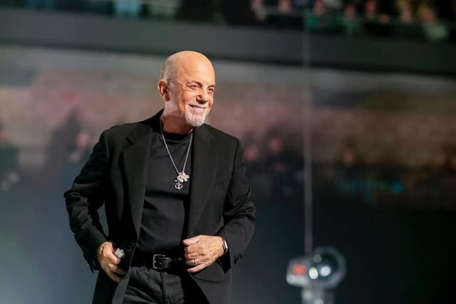 Billy Joel durante show em Connecticut, antes de cancelar turnê devido a problemas de saúde. Reprodução: Globo