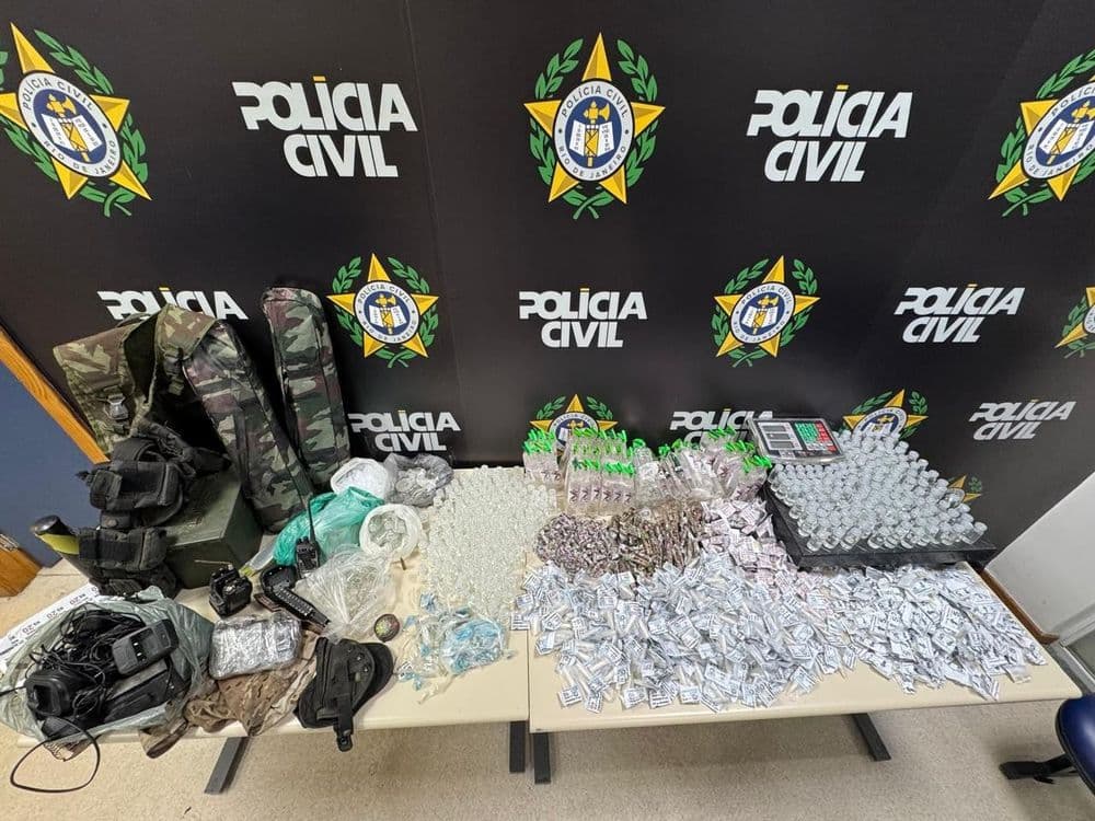 Polícia encontra ossadas em cemitério clandestino na comunidade da Chacrinha. Reprodução: G1