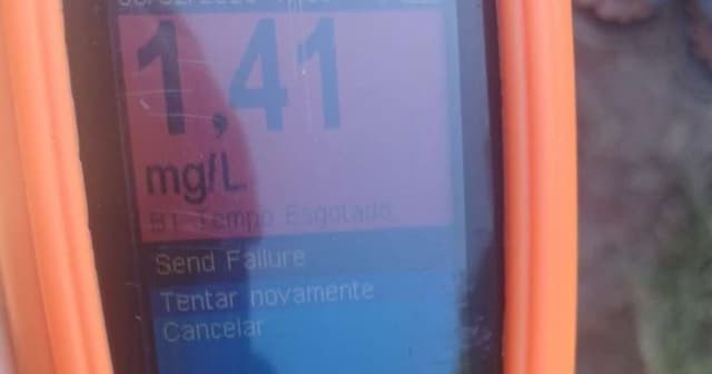 Motorista bêbado é preso dirigindo em zigue-zague