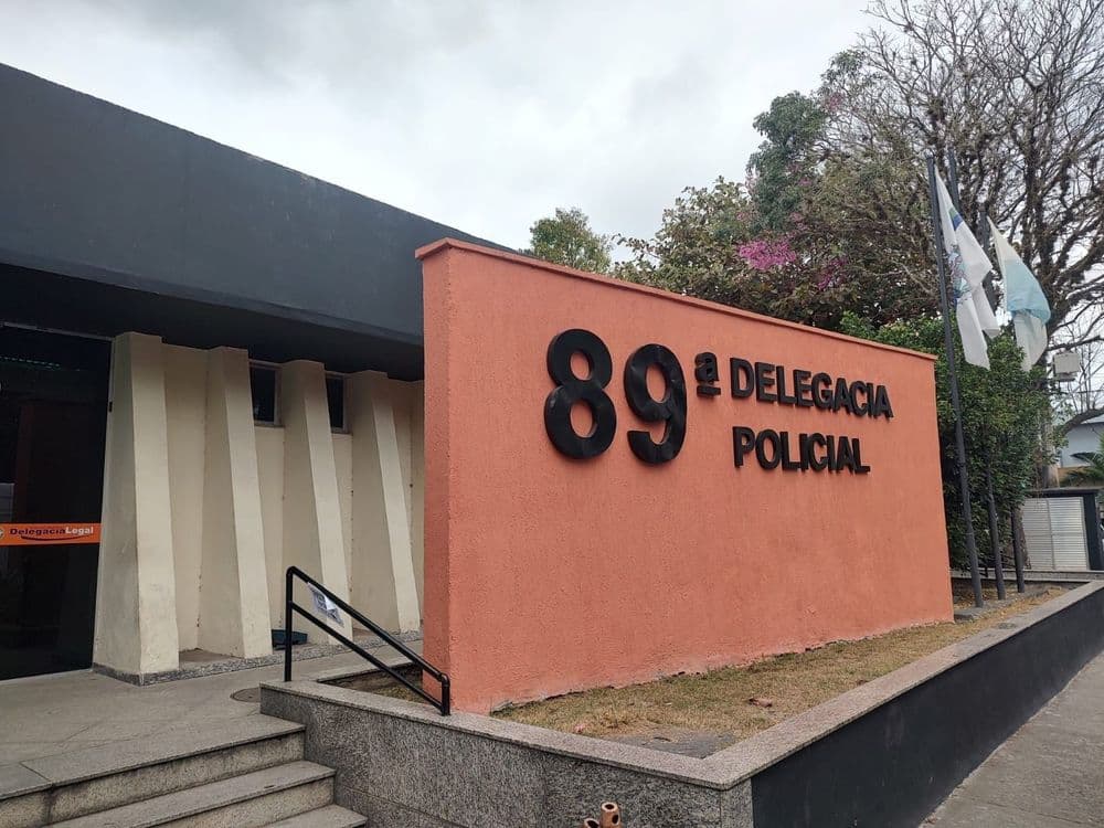 Homem de 33 anos é assassinado às margens da Rodovia Joaquim Mariano de Souza em Resende (RJ). Legenda da imagem. Reprodução: Globo