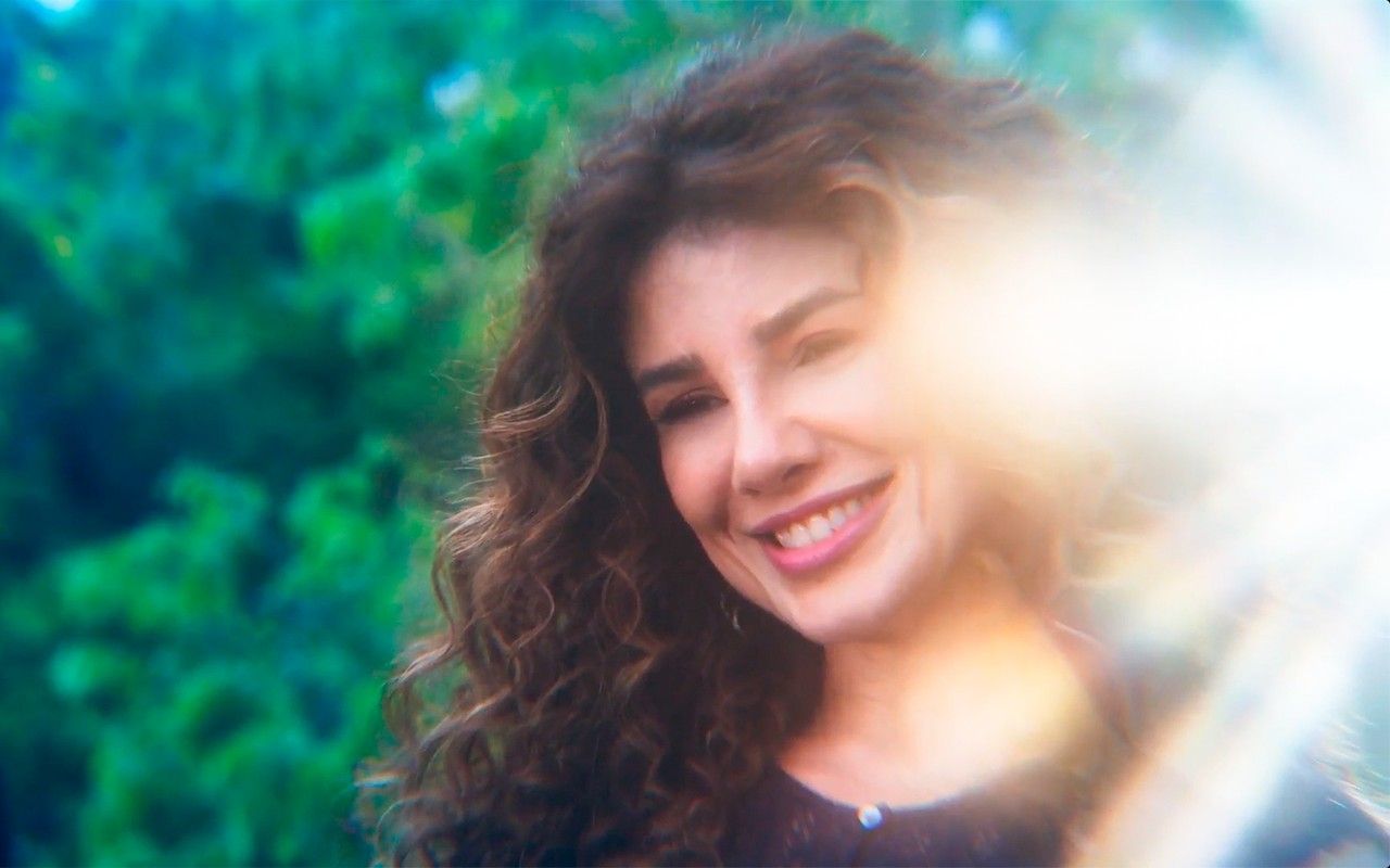 Paula Fernandes em foto para a matéria sobre a morte de Cecília, avó materna de Agrado. Reprodução: Gshow