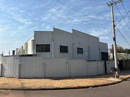 Fachada da fábrica clandestina de fuzis em Santa Bárbara d'Oeste, descoberta pela Polícia Federal. Reprodução: Globo