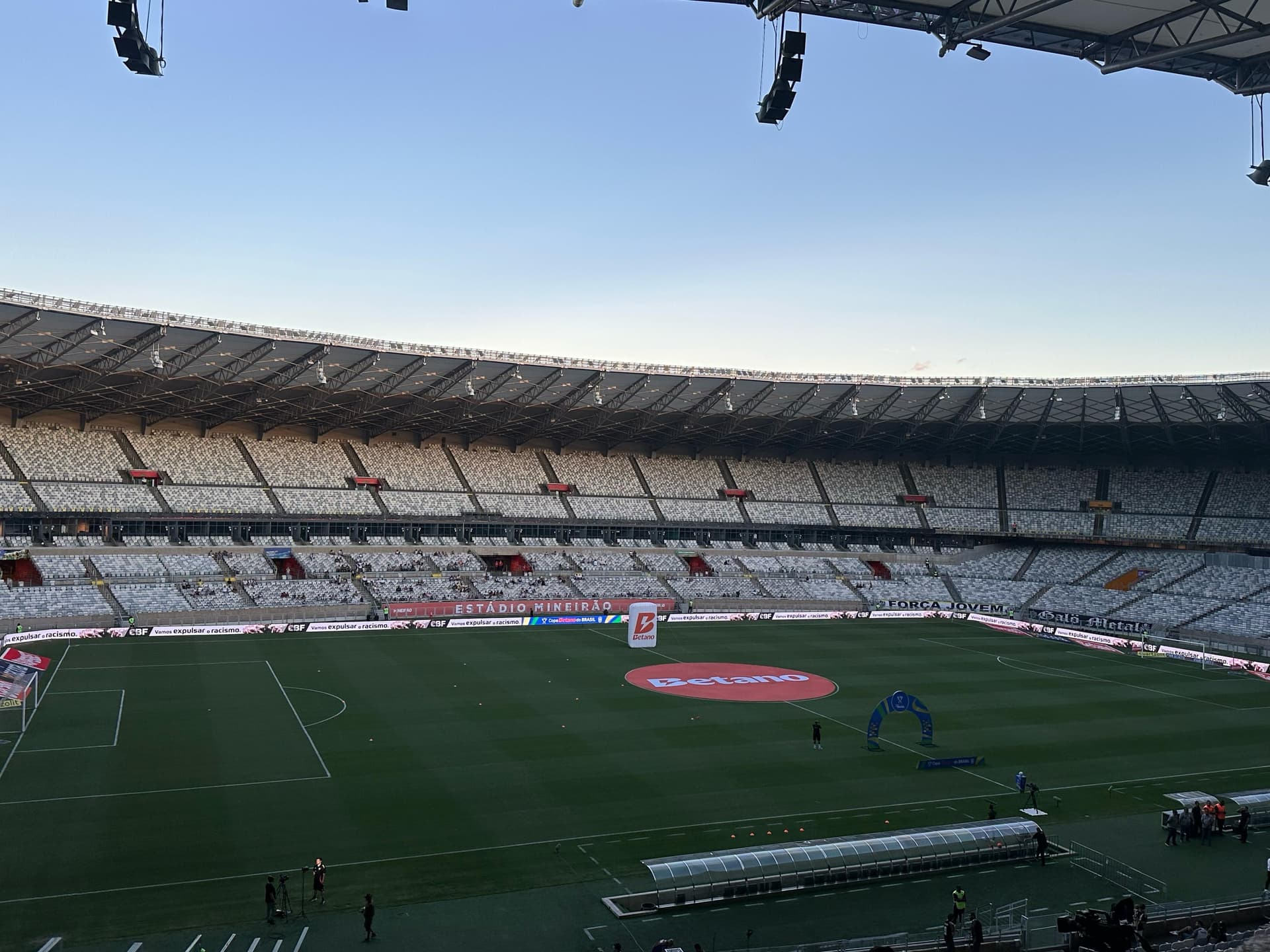 Atlético-MG e São Paulo se enfrentam; detalhes da partida incluem horários e desfalques. Reprodução: Globo