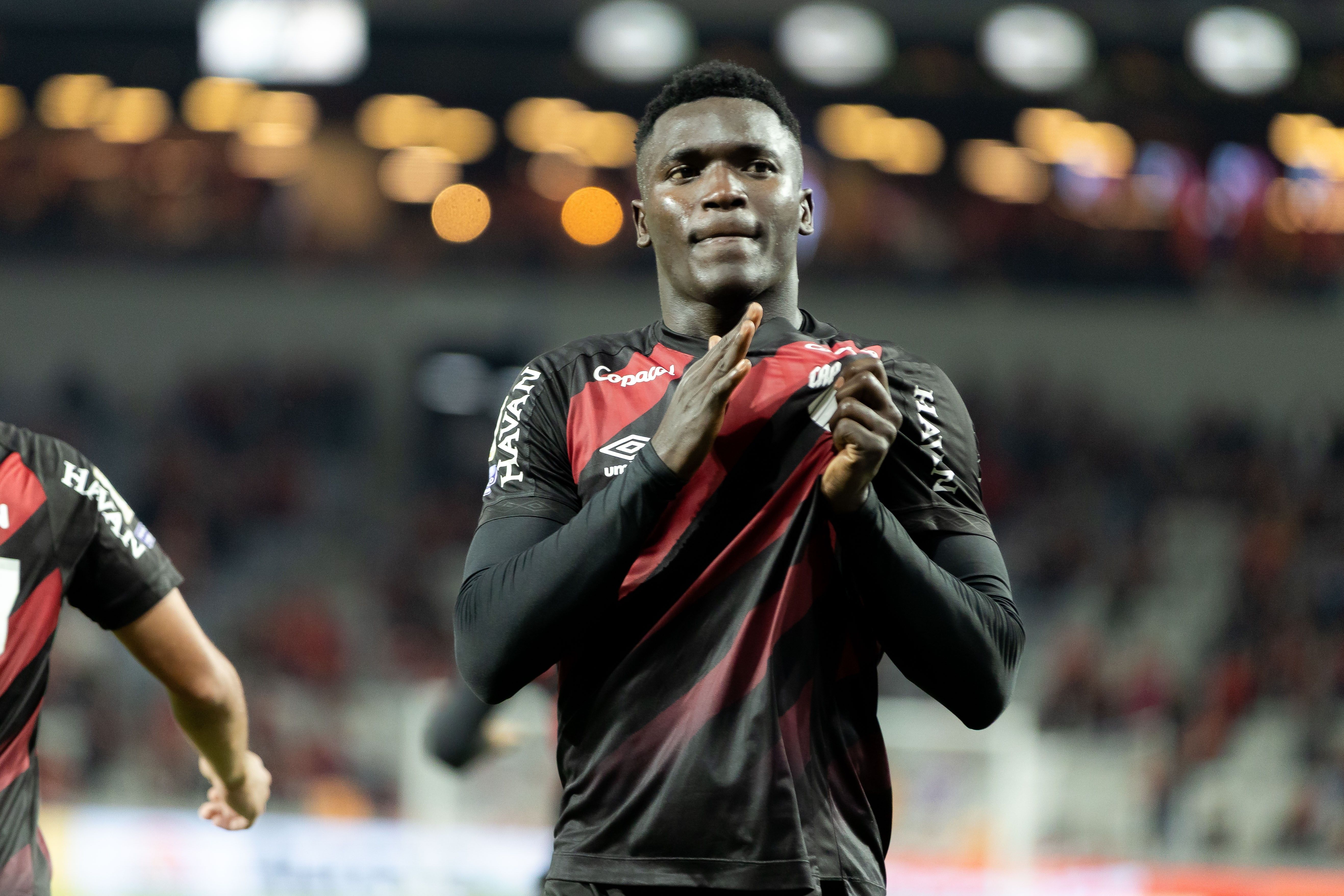 Viveros, atacante do Athletico, vira artilheiro do Brasileirão.. Reprodução: Ge