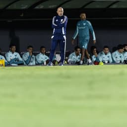 Momento do jogo entre Cruzeiro e Palestino na Sul-Americana. Reprodução: Globo