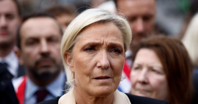Decisão do Tribunal Francês Ameaça Carreira de Le Pen