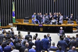 Justiça brasileira enfrenta críticas por medidas de remoção de desinformação nas redes sociais. Reprodução: Globo