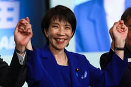 Sanae Takaichi celebra vitória ao assumir a liderança do PLD no Japão. Legenda da imagem. Reprodução: Retorno do item 11